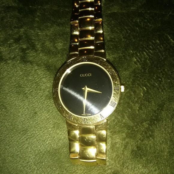 Gucci Women's Gold Watch - Picture 2 of 3